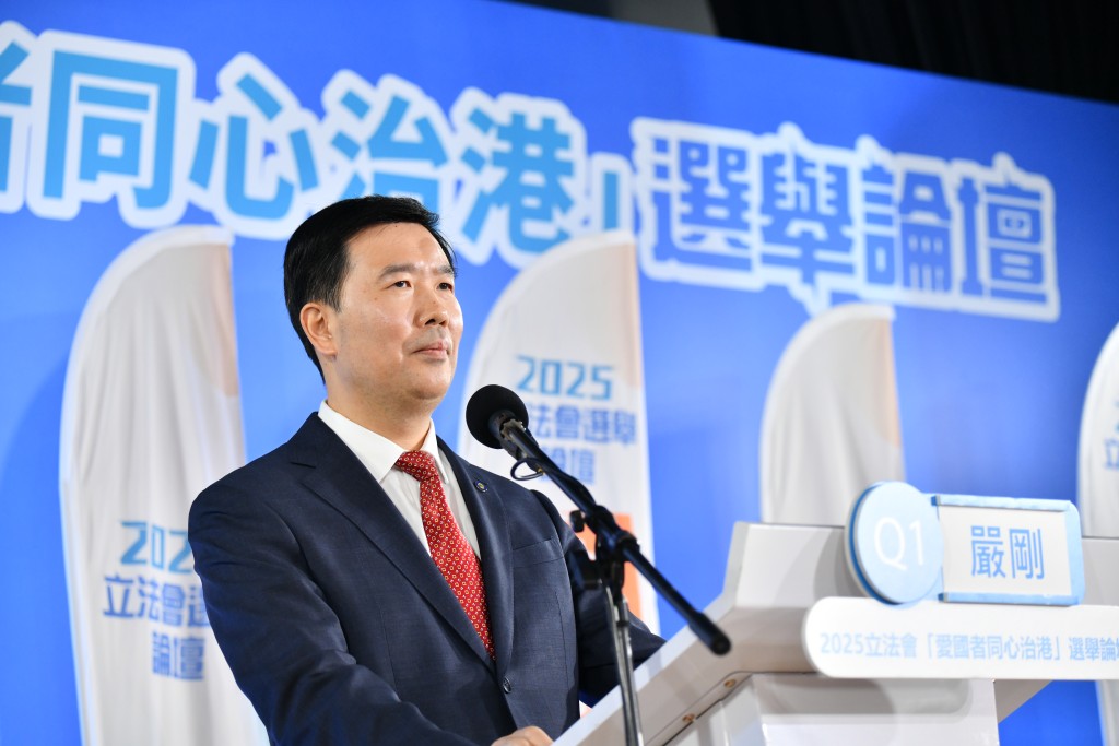 中資企業資深管理人員、現任議員嚴剛。 中資企業資深管理人員、現任議員嚴剛。