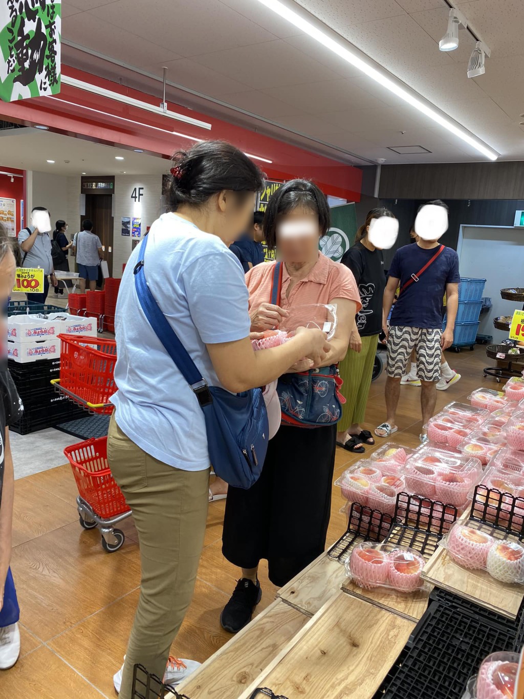 有網民遊日本，遇到3名疑似香港人在當地超市做出丟架行為。