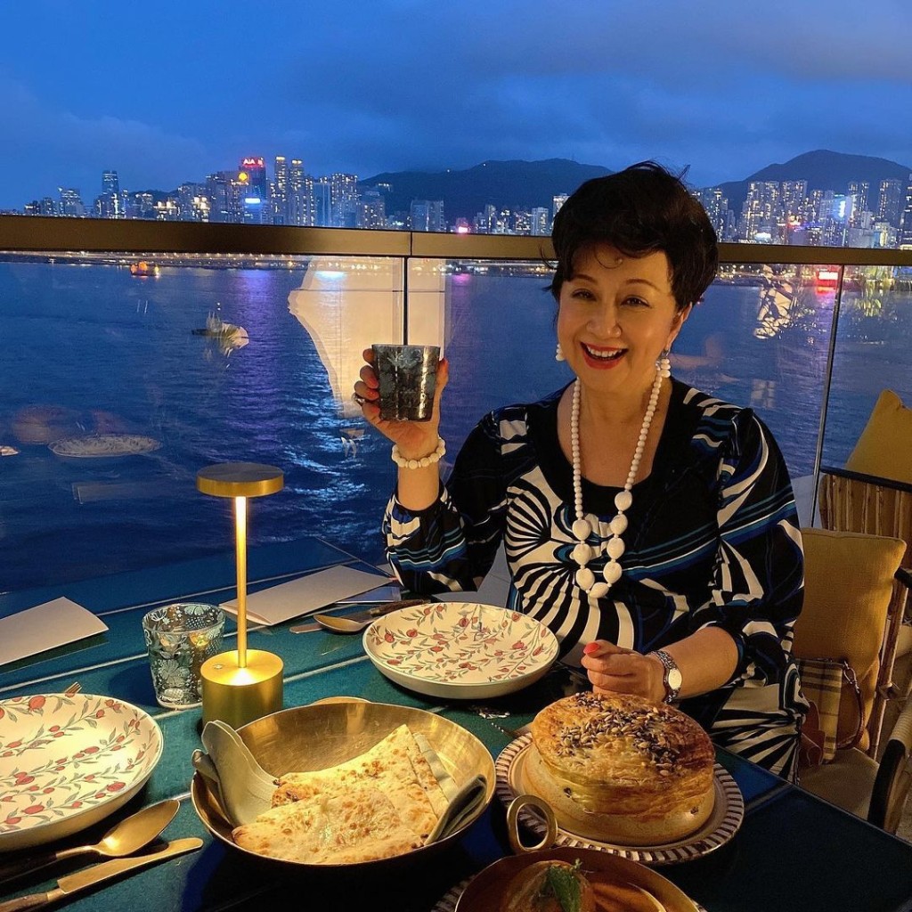 家燕姐明日見傳媒分享喜悅。