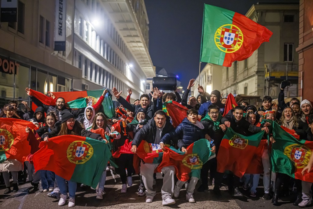 瑞士的葡萄牙球迷上街慶祝。 AP