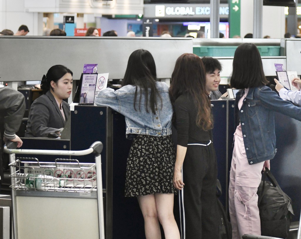 財政預算案提出將機場離境稅由120元提升至200元。資料圖片 財政預算案提出將機場離境稅由120元提升至200元。資料圖片