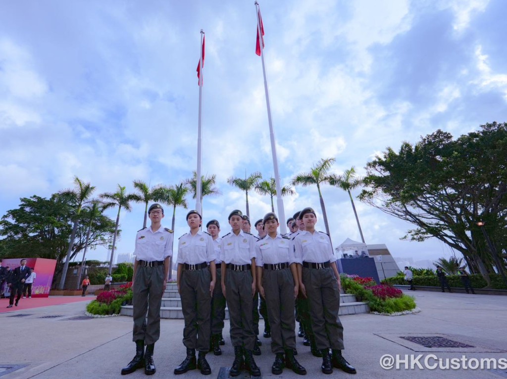 升旗仪式庆祝活动彰显香港特区27年来的成就与进步。香港海关fb