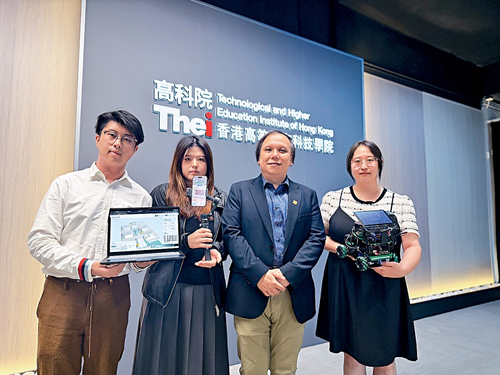 黃浩輝（右二）期望，團隊研發的平台可以予維修人員作為重要參考。