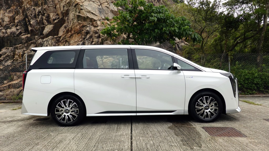 廣汽E9 PHEV豪華7座位MPV，尺碼為5,212 x 1,893 x 1,823mm，以及3,070mm前後軸距。