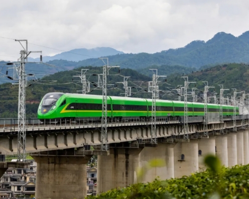 全長1035公里的中老鐵路12月3日全線開通運營。