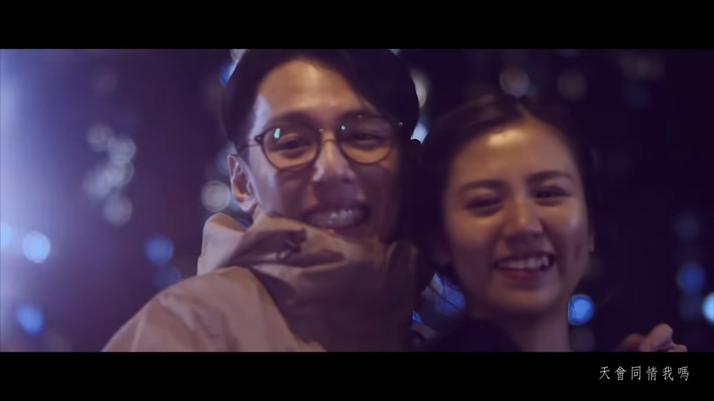 杨偲泳于2015年演出王灏儿的歌曲《矛盾一生》MV出道。