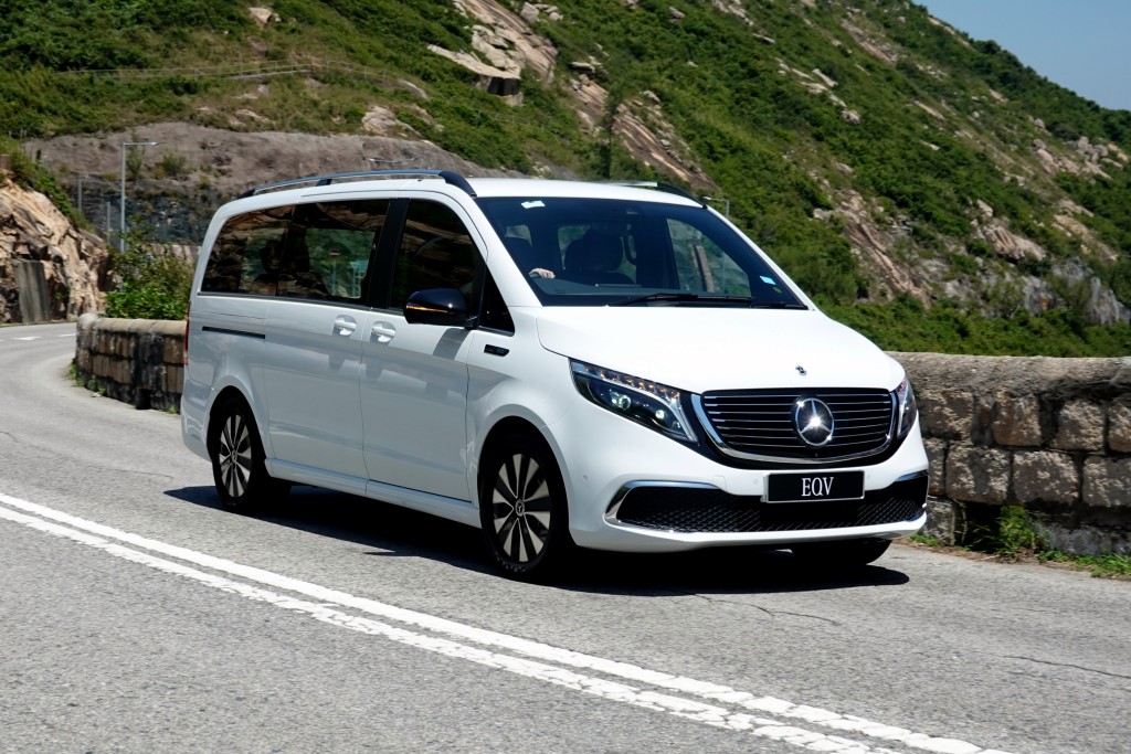 ●平治EQV300 Long是本地首款豪華七座電動MPV,「一換一」售價$1,150,000起。