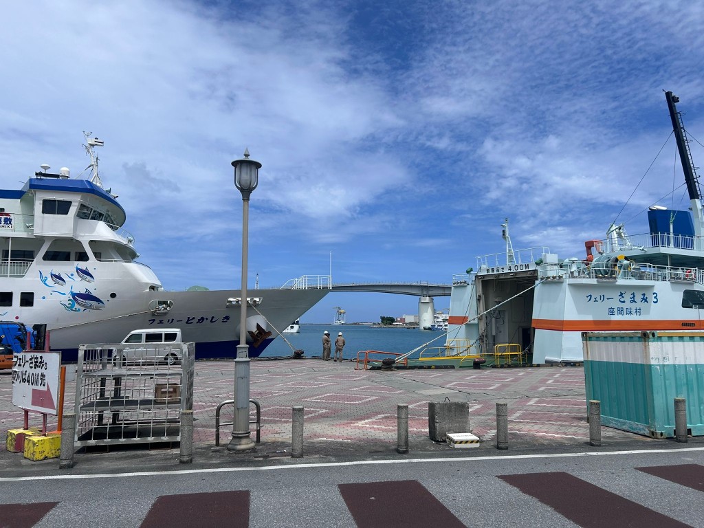 日本氣象廳發出海嘯注意警報，圖為日本沖繩實況。