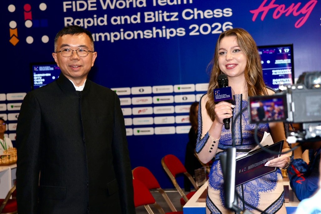 林景蔚（左）周三在FIDE世界團體快棋超快棋國際象棋錦標賽的開幕禮擔任司儀。徐嘉華攝