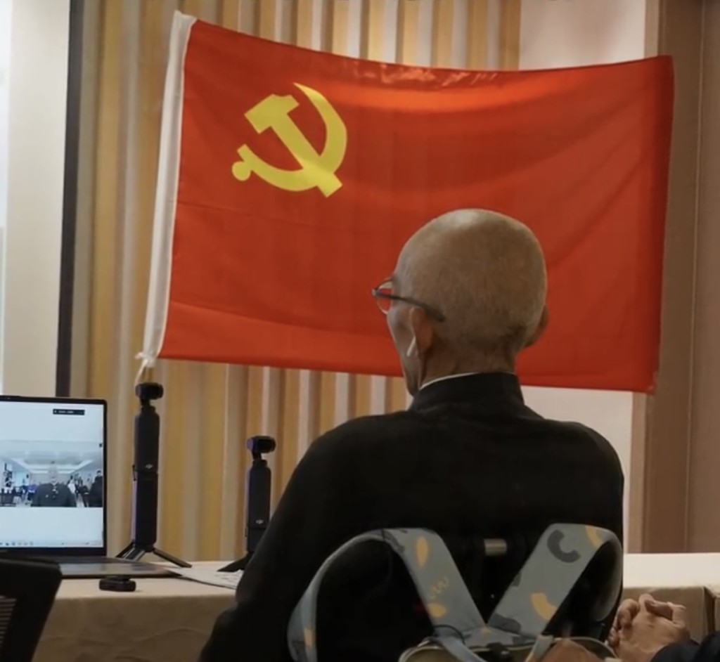國家話劇院一級演員游本昌宣誓入共產黨。新華社 國家話劇院一級演員游本昌宣誓入共產黨。新華社