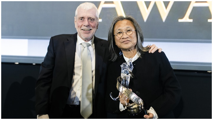 陳可辛在日前舉行的亞洲國際電影節榮獲雪豹傑出電影成就獎。