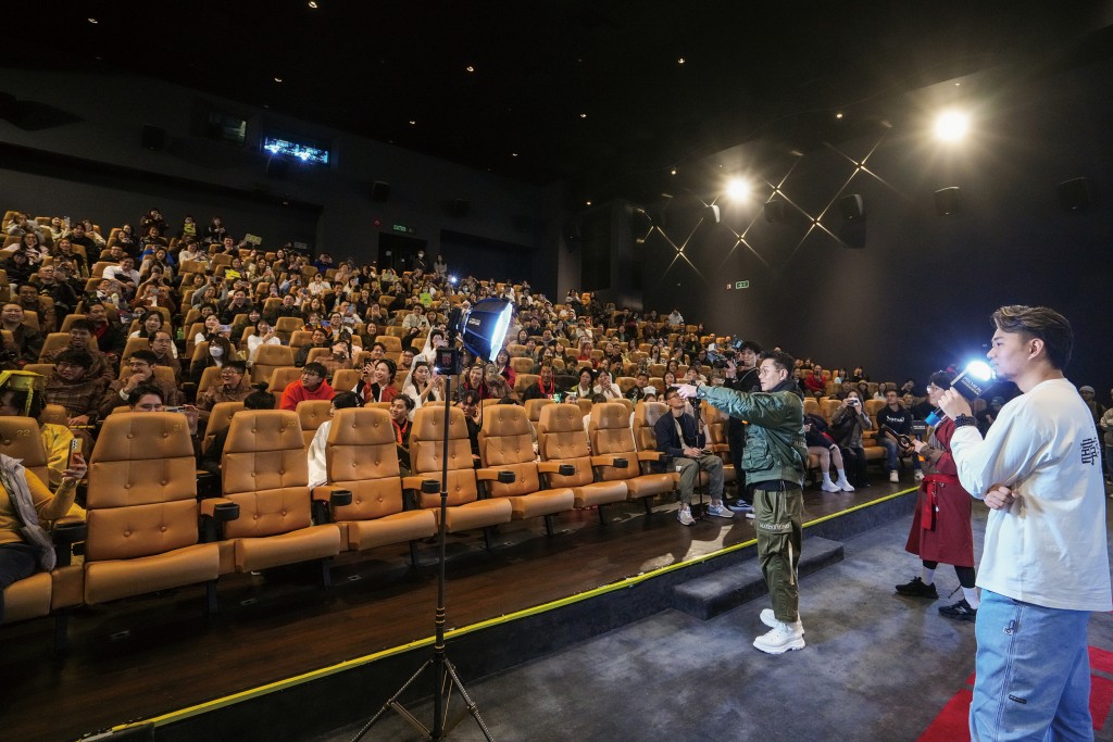 談及電影再創票房紀錄，古仔指身為導演及演員非常開心。