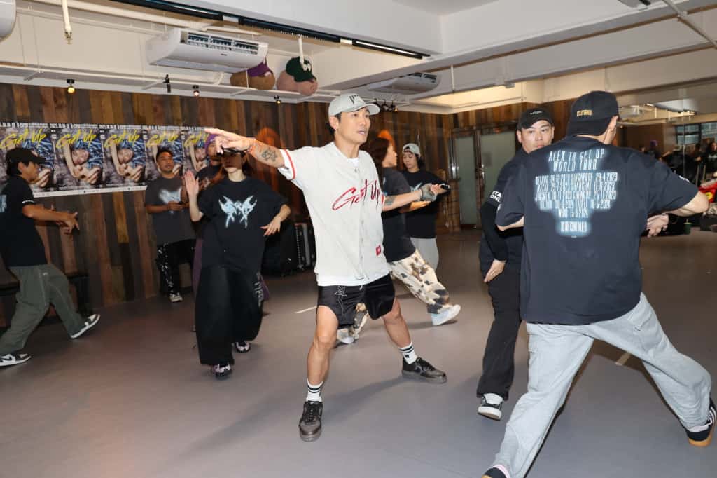 點睇杜德偉都唔似63歲。 點睇杜德偉都唔似63歲。