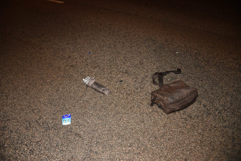 死者物品散落一地。