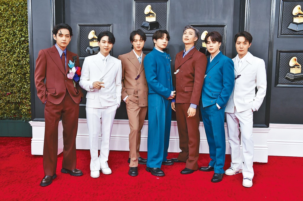 韩国天团BTS连续四年雄据韩国名人榜第1位。