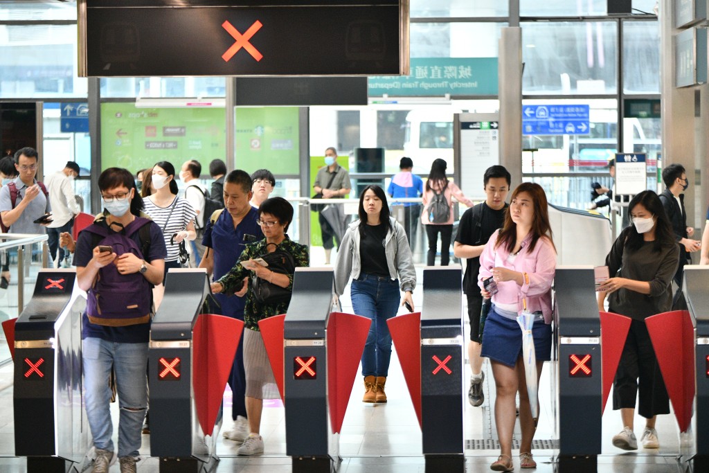 天文台一般会在八号台风警告前两小时之内发出预警。