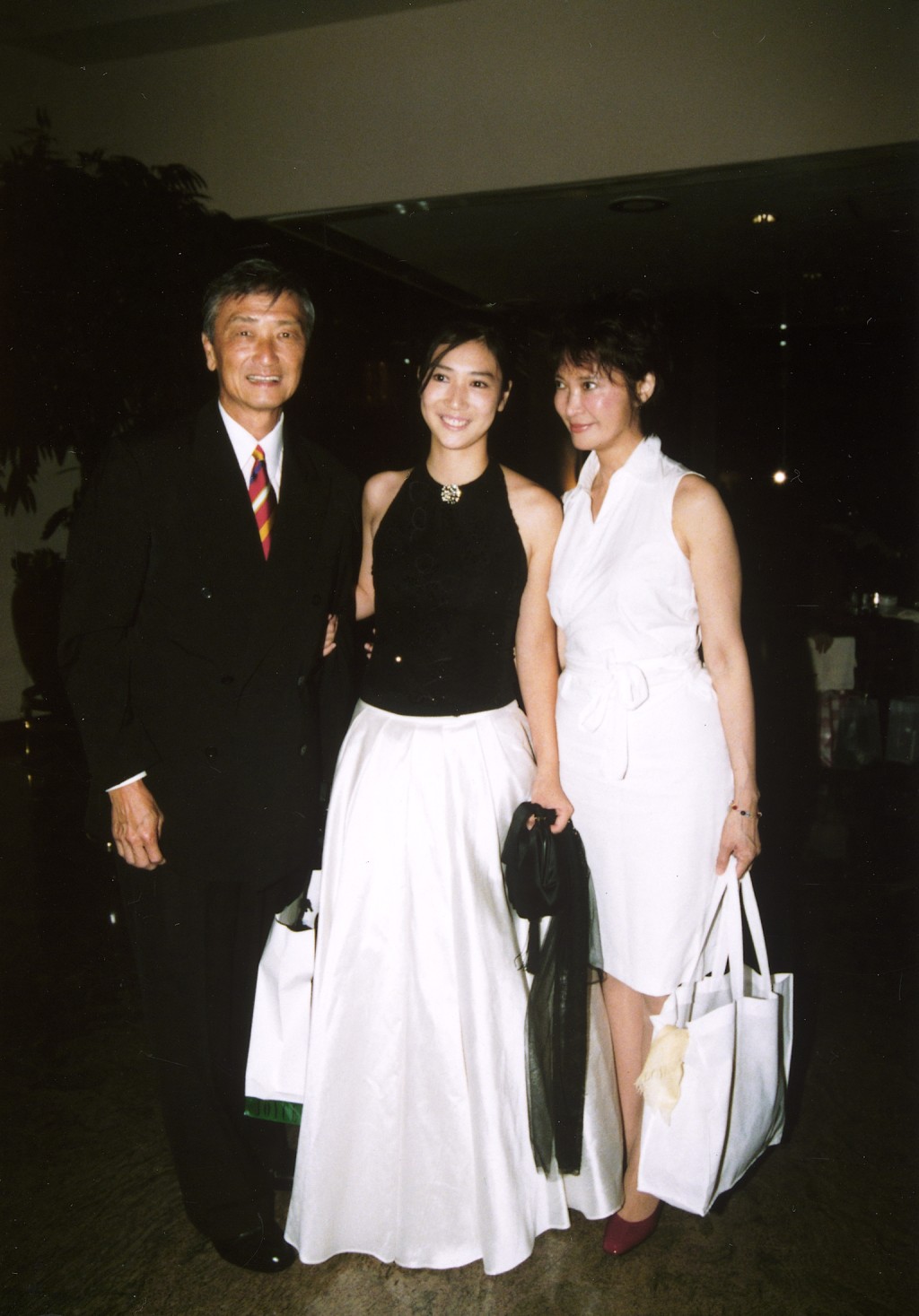 萧芳芳女儿曾跟父母出席活动。