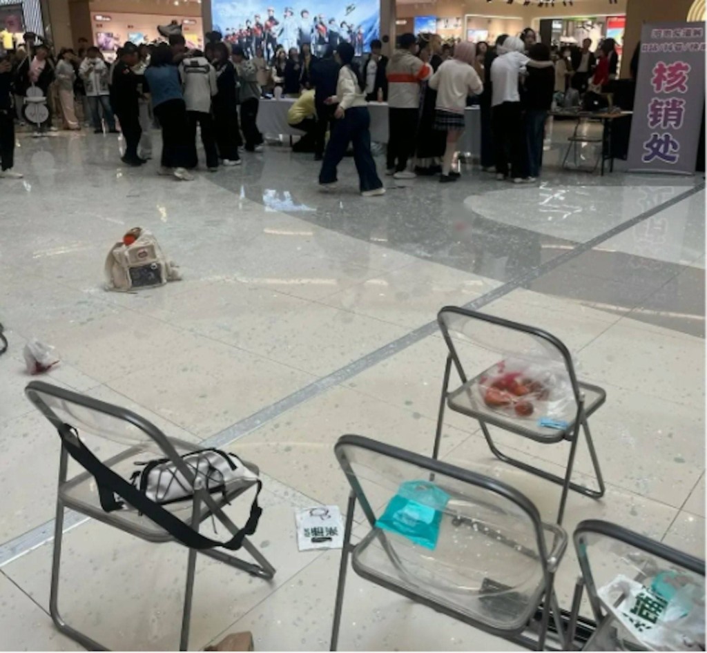 河南有开业仅2月商场爆天幕洒玻璃雨致多人浴血。抖音 河南有开业仅2月商场爆天幕洒玻璃雨致多人浴血。抖音