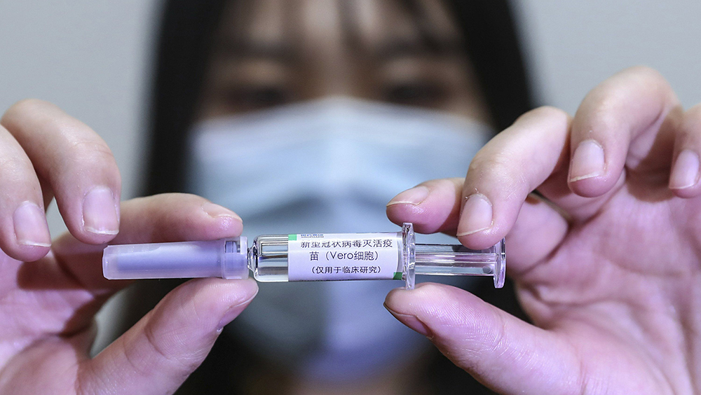 內地坊間流傳接種疫苗不如感染的說法,中疾控回應指感染有重症和死亡風險。