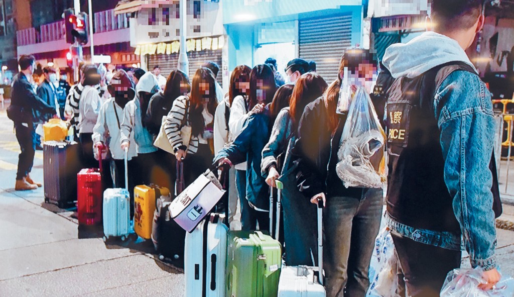 大批怀疑性工作者被捕。