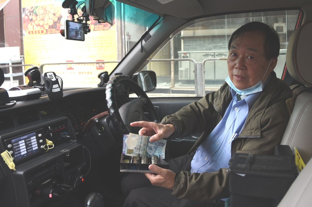 杜燊棠认为私家车收费比的士低，将有利经营白牌车人士。资料图片