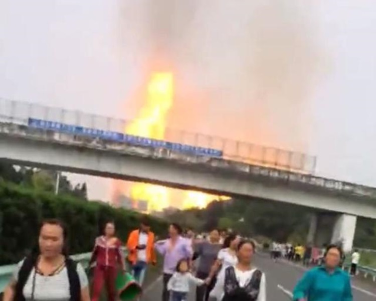 市民慌忙走避。