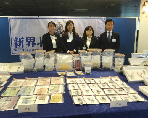 警方破獲爆竊集團,搜出手表、首飾、現金等贓物