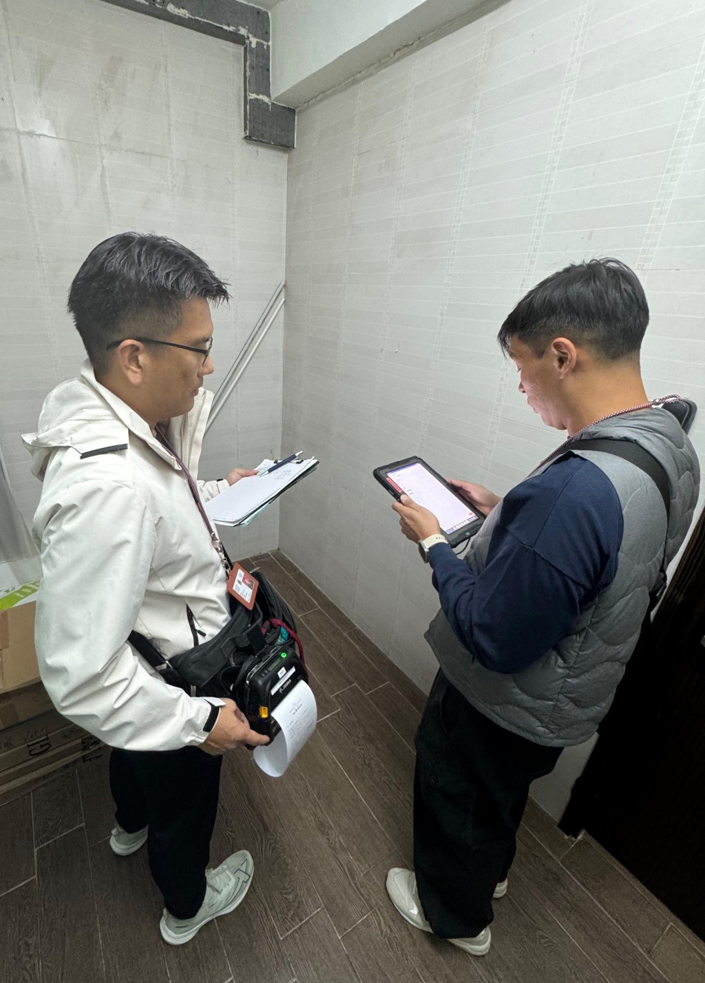 消防人员于特别巡查与执法行动中即时打印并发出“消除火警危险通知书”。