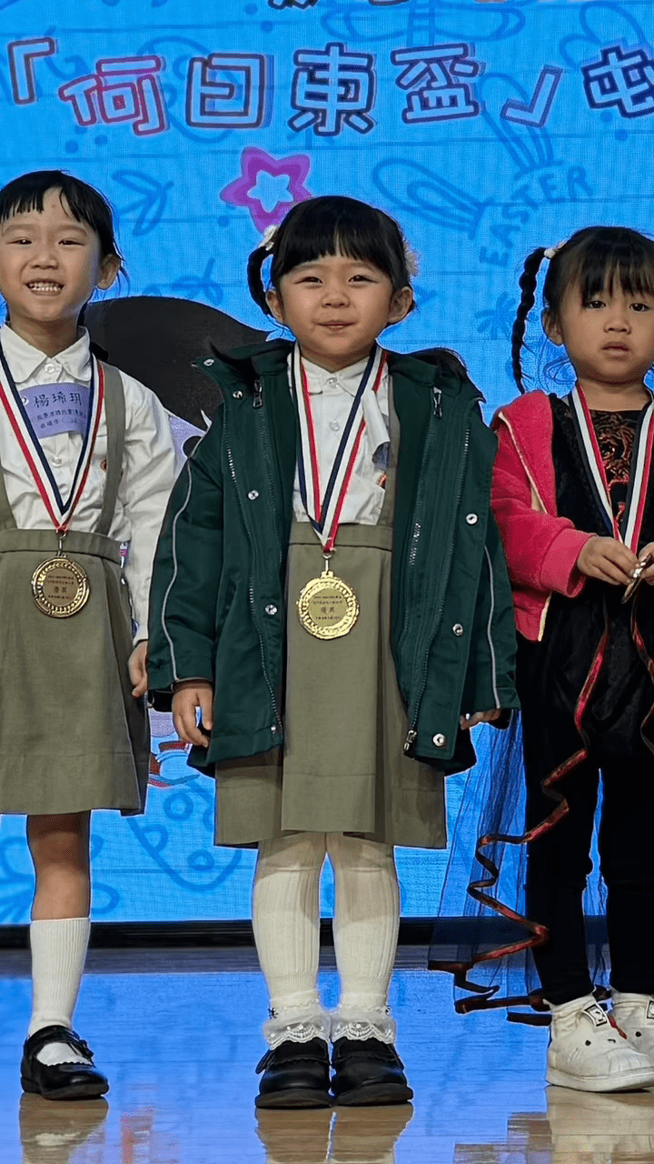 小黄妃曾夺演讲比赛优异奖。