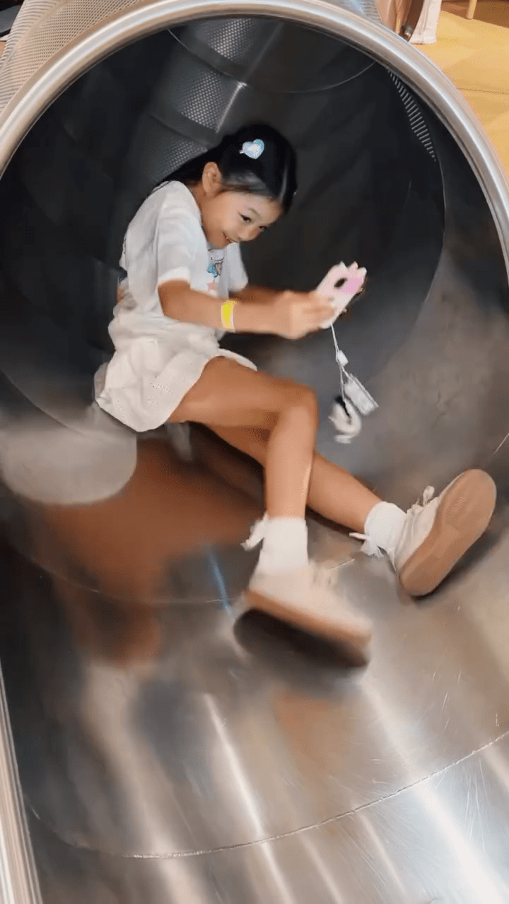 女兒「小豬比」都玩得好開心。 女兒「小豬比」都玩得好開心。