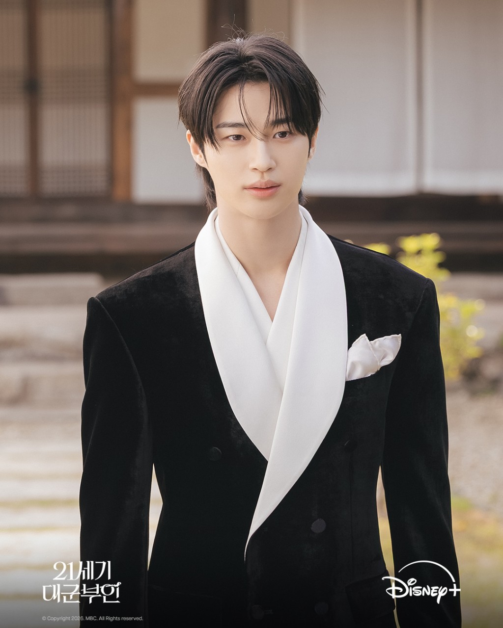 边佑锡饰演皇室次子理安大君。