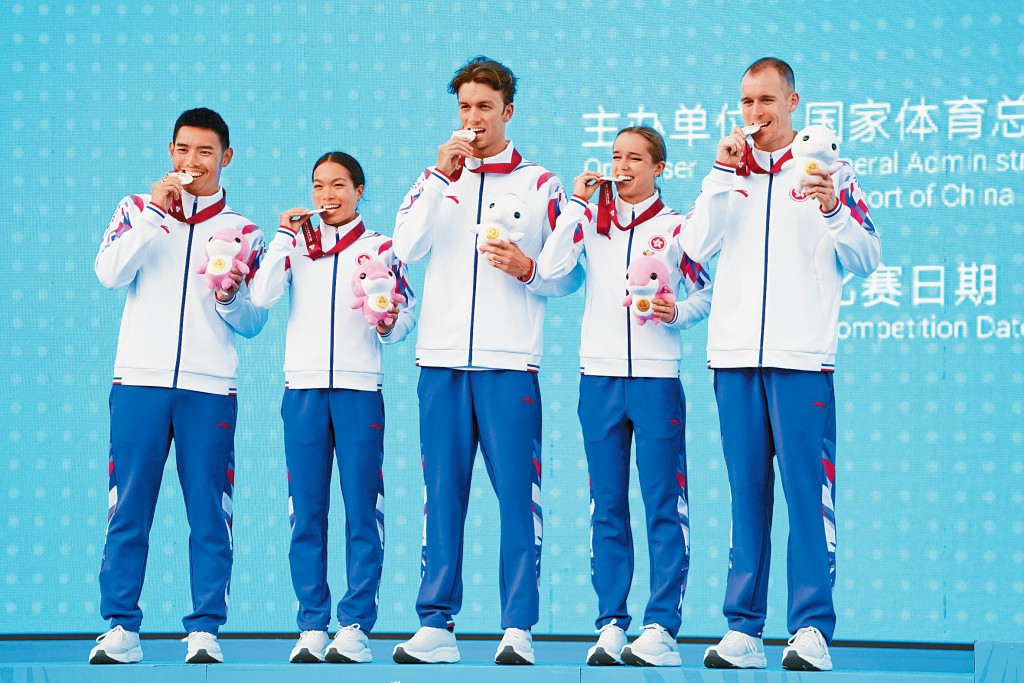 港隊在全運會三項鐵人混合接力項目奪得銀牌。