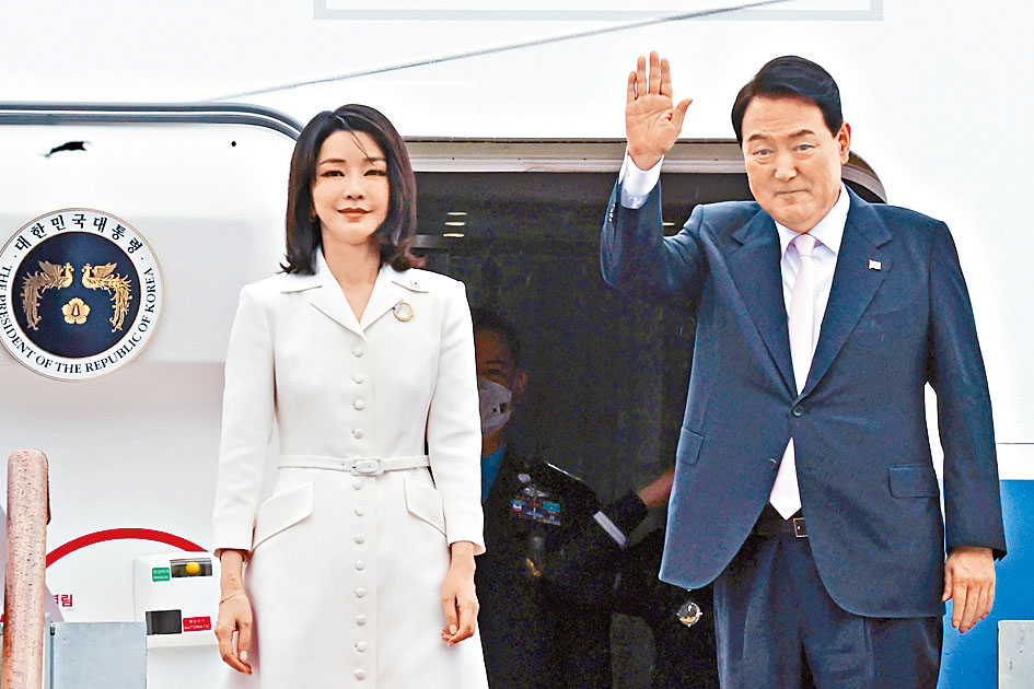南韓總統尹錫悅與夫人周一啟程前往西班牙,出席北約峰會。