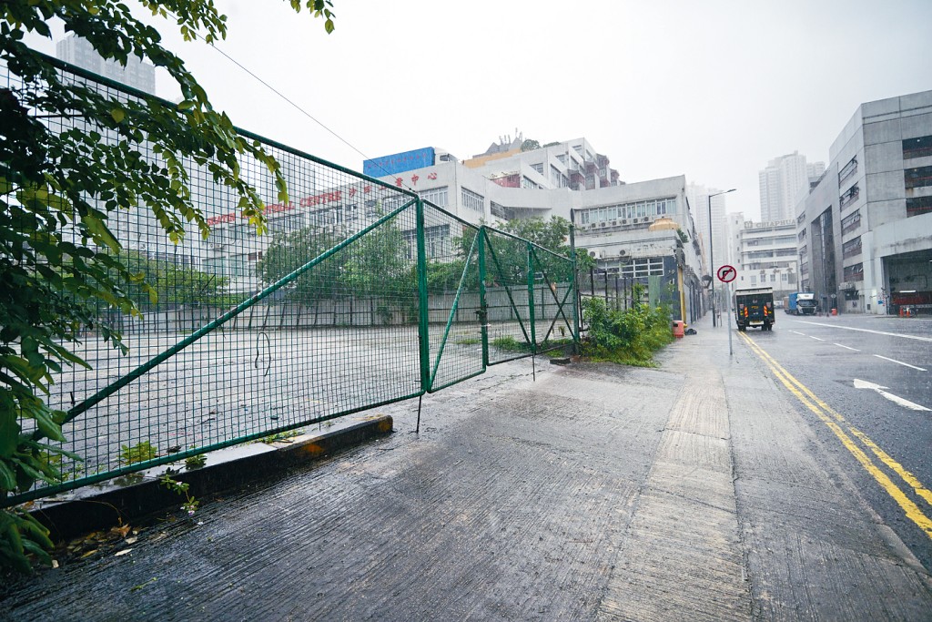 本財年以來政府僅批出一幅住宅地,為新地今年7月以6.19億投得的沙田小瀝源源順圍住宅地。