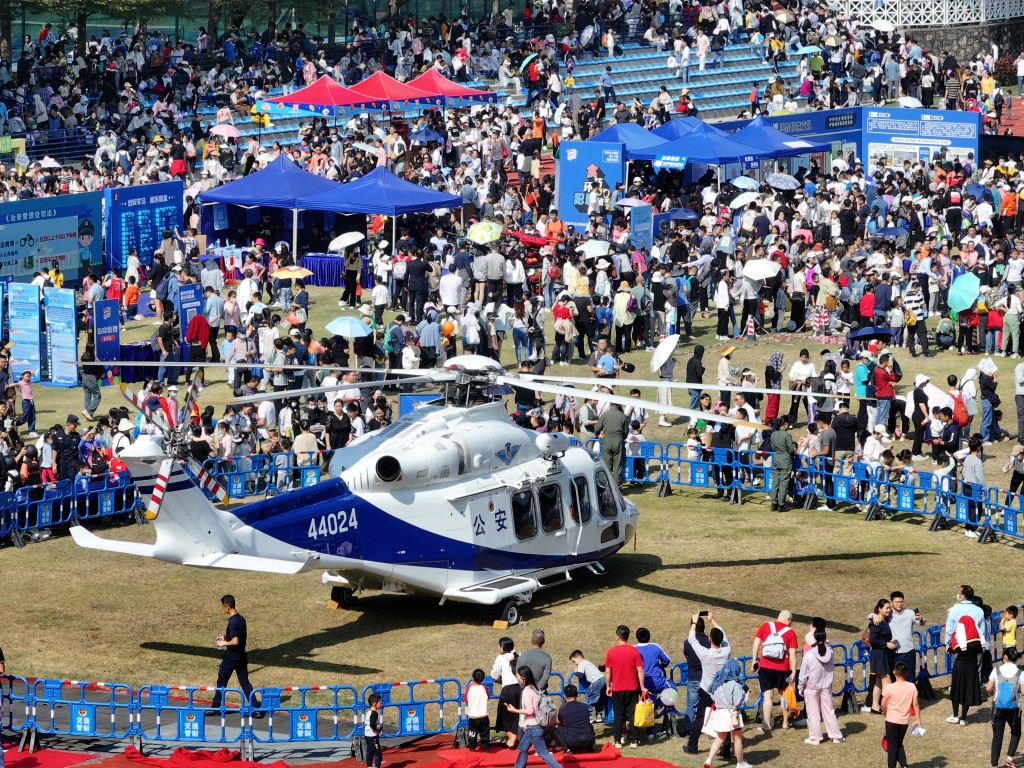 深圳公安局舉辦開放日。