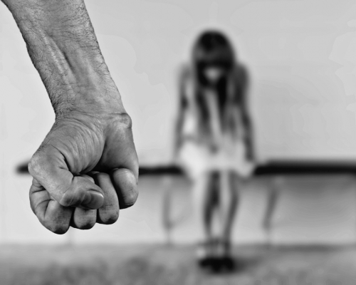 江蘇一名小學班主任3年內性侵犯女學生逾230次,被判死緩。Pixabay示意圖,非涉事人