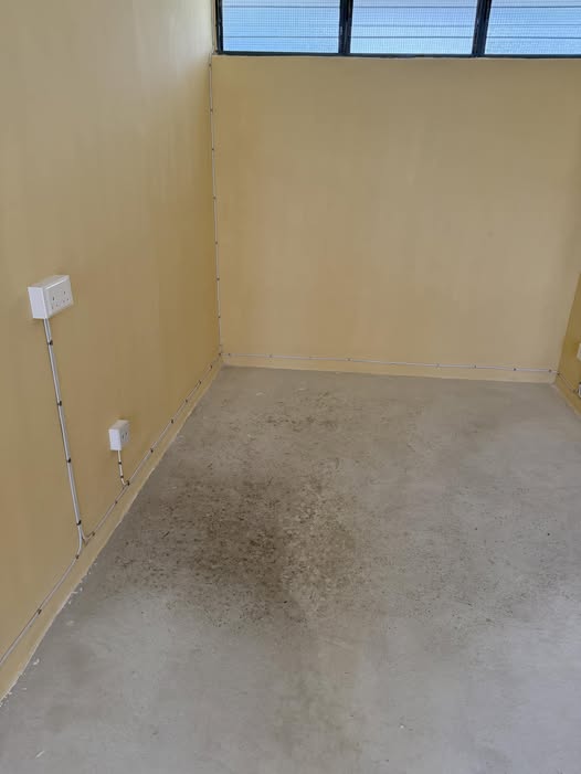 樓主:「睇樓時房署話依度發霉,是樓下冷氣風口向上造成,請問我可以點整可以防止再發霉呢?P.S.因為太多個人資料所以匿名,唔好意思」。fb「公屋討論區 - 香港facebook群組」截圖 樓主:「睇樓時房署話依度發霉,是樓下冷氣風口向上造成,請問我可以點整可以防止再發霉呢?P.S.因為太多個人資料所以匿名,唔好意思」。fb「公屋討論區 - 香港facebook群組」截圖