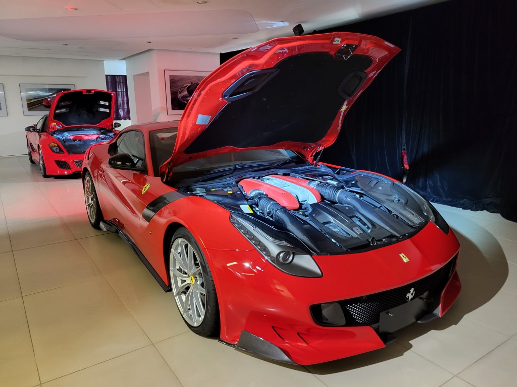 全新法拉利Ferrari 12Cilindri香港发表，4款经典V12后驱车型包括F12 tdf于浅水湾专店展出。