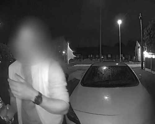 英國女子姬絲蒂寓所被陌生男夜闖,只為了借用廁所大便。網圖