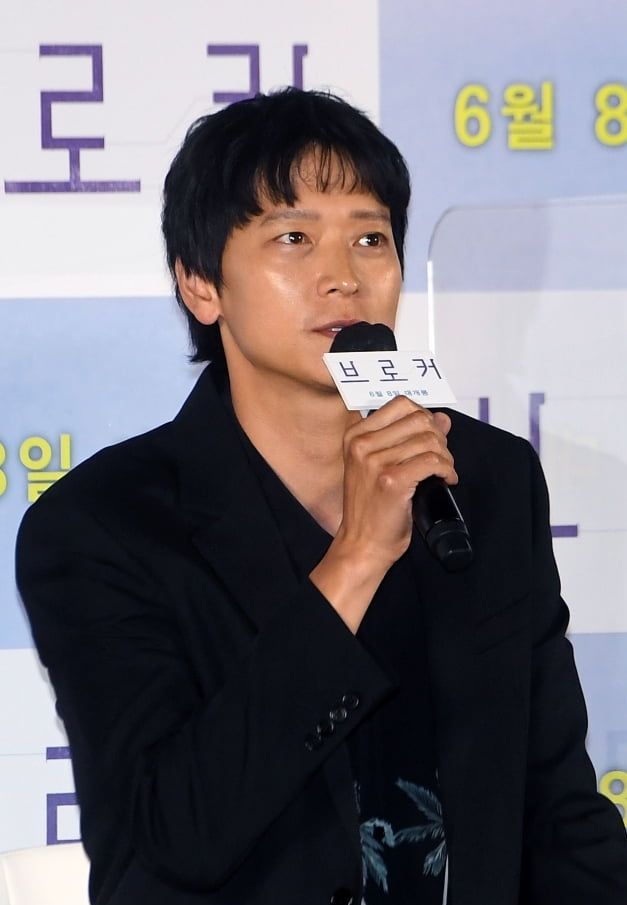 姜棟元跟宋康昊相隔12年再合作，默契更加好。