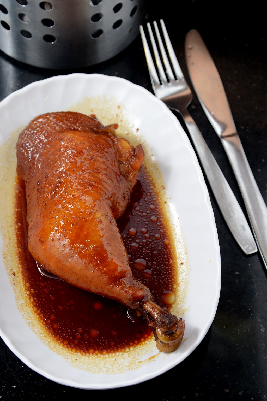 瑞士雞髀味道微甜，入口啖啖肉。