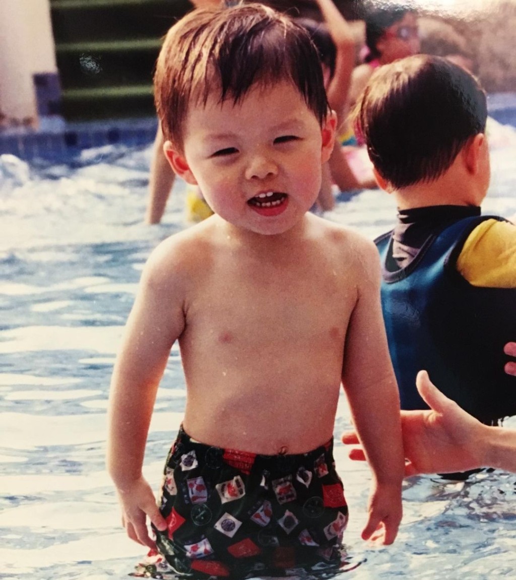 林浩賢自幼愛游泳，於是曾華倩便送囝囝去泳隊培訓。  ​