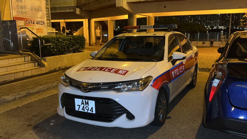 警員到場調查。 警員到場調查。