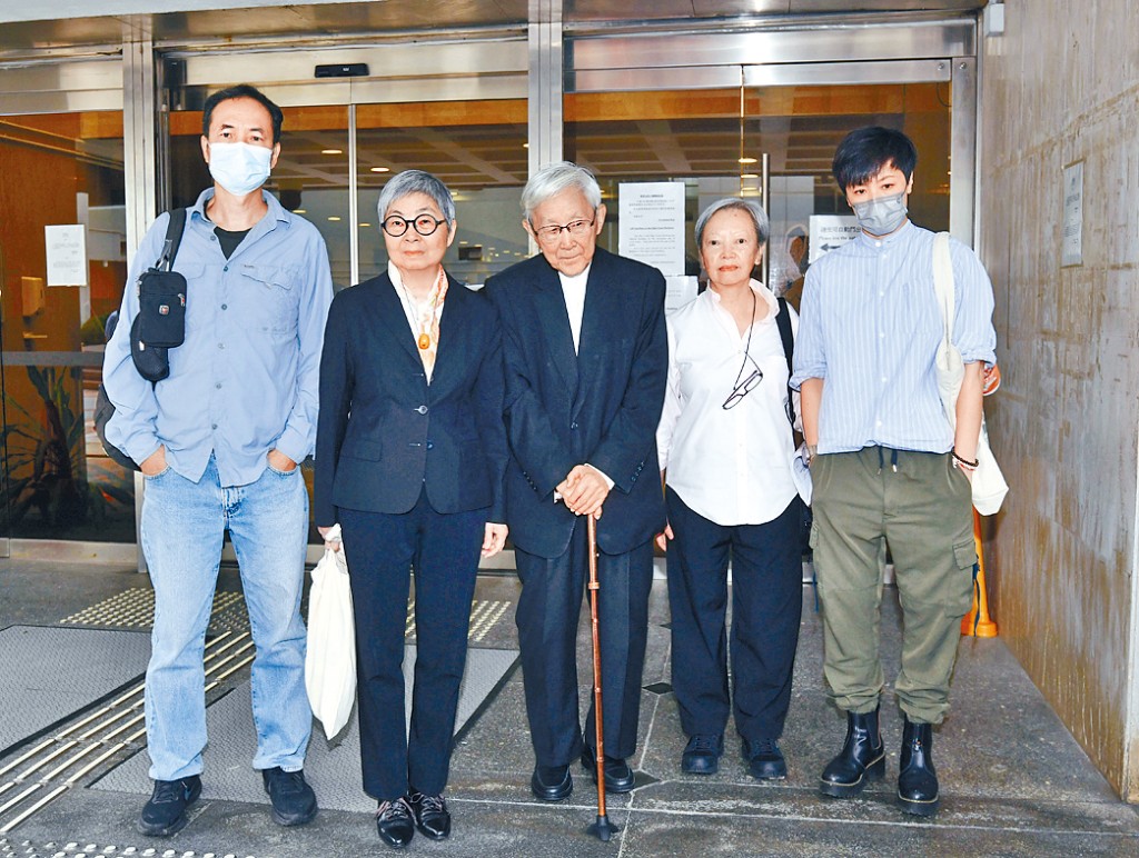左起：許寶強、吳靄儀、陳日君、何秀蘭和何韻詩到庭聽審。