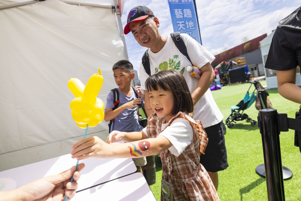 當日西九文化區藝術公園大草坪亦會舉行單車節嘉年華,免費開放予公眾入場。旅發局圖片 當日西九文化區藝術公園大草坪亦會舉行單車節嘉年華,免費開放予公眾入場。旅發局圖片