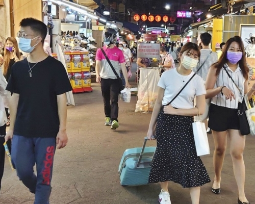 台灣新增54宗新冠肺炎本土個案,再有8人死亡。AP資料圖片