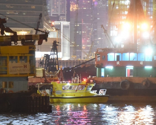 油麻地貨物裝卸區一名工人墮海失蹤。  