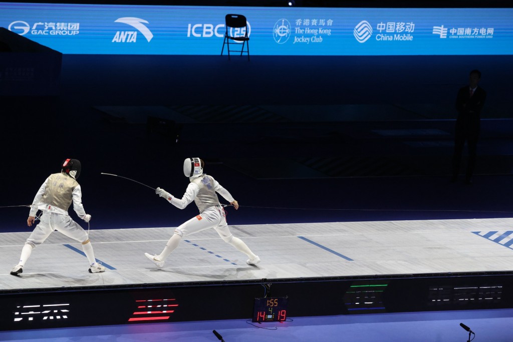 張家朗（右）在決賽負責第一棒。徐嘉華攝