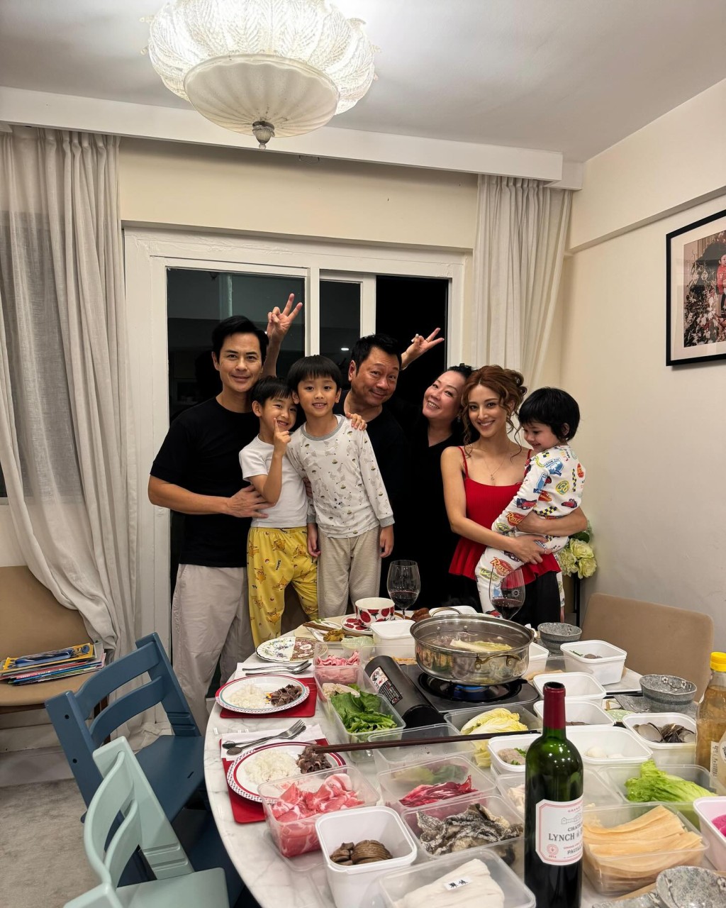 鄭嘉穎和陳凱琳育有三子。 鄭嘉穎和陳凱琳育有三子。