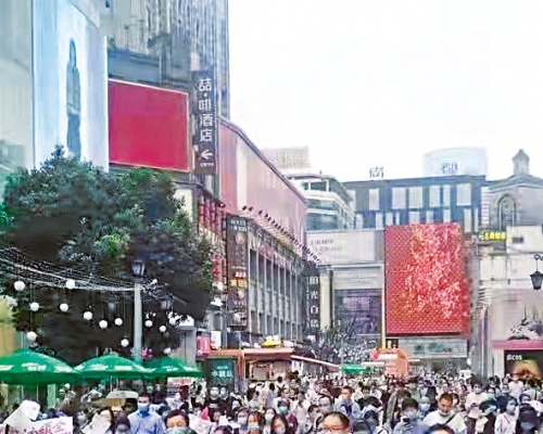 恒大早前被爆多個樓盤項目停工，引發一連串維權活動。